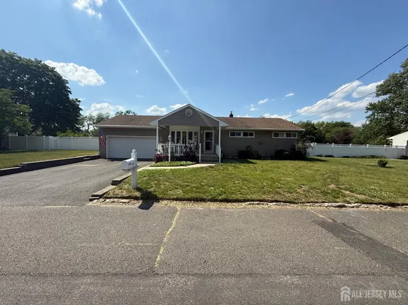 27 Maplecrest Dr, Neptune, NJ 07753