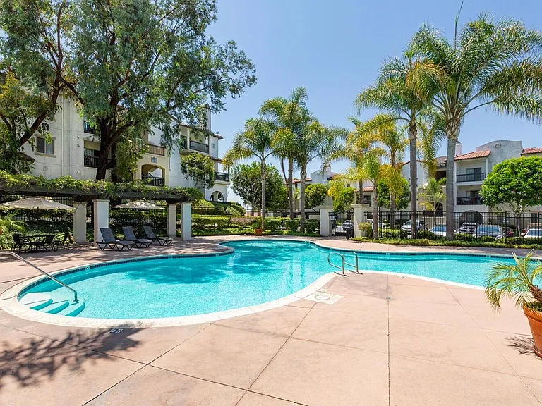 Elan Sevilla Pool