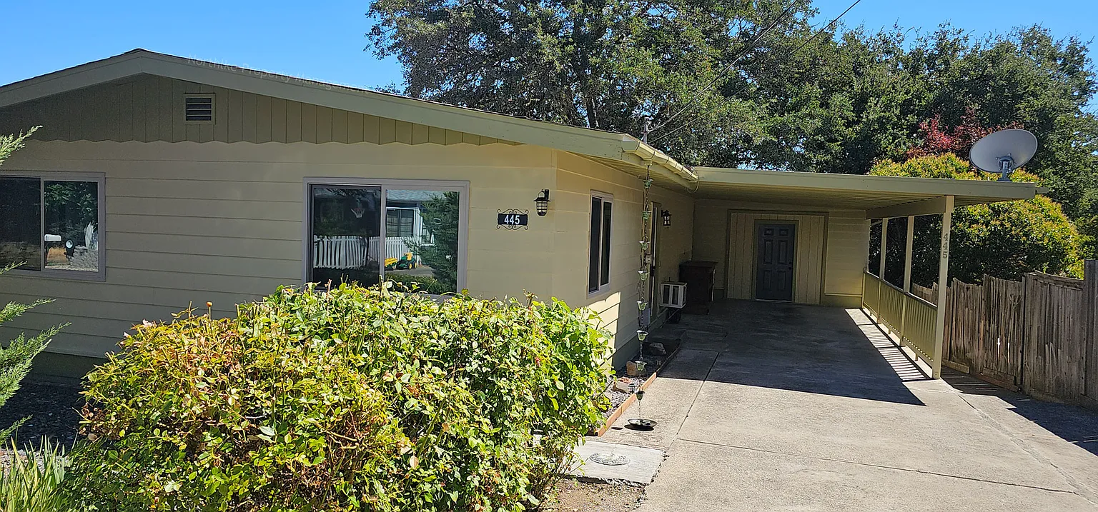 445 Forest Dr photo 1