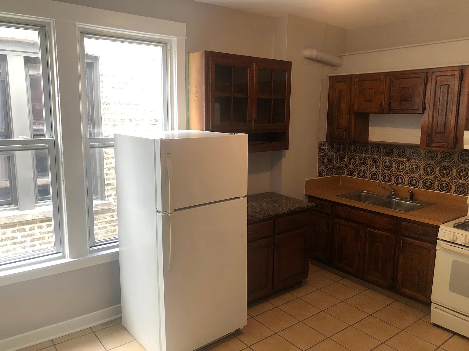 3508 W Montrose Ave — Photo 2