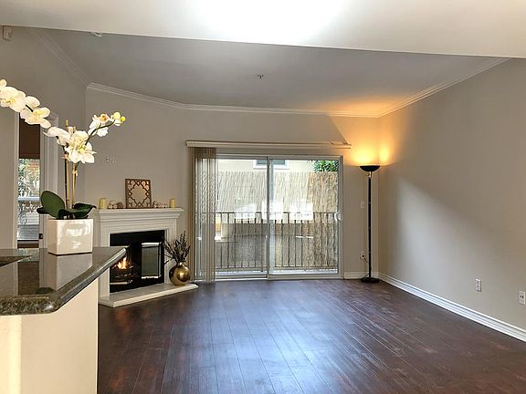 2nd image of 4636 Cahuenga Blvd