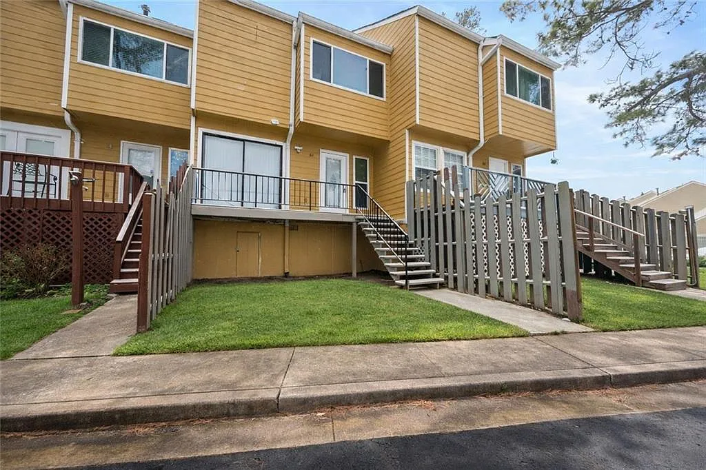 61 Sandalwood Cir photo 1