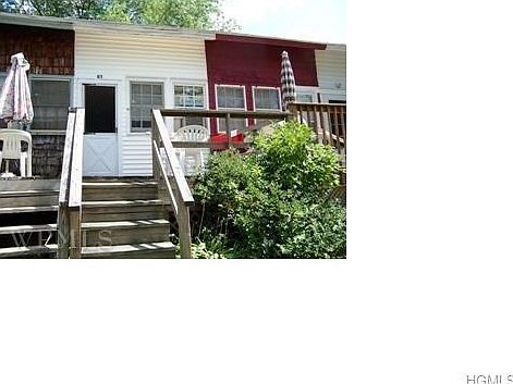 Unit #83 Somerset Leisure Homes Front Porch overlooking the lake and beach area