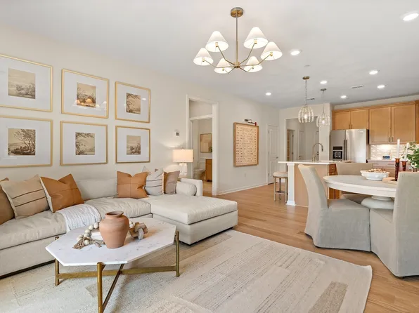 399 Neponset #402, Canton, MA 02021