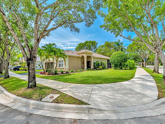 3rd image of 4035 Palm Pl