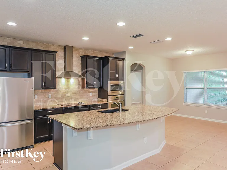166 Queen Victoria Ave — Photo 7