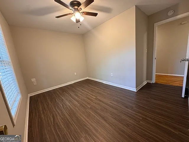 1142 Windsor St SW — Photo 5