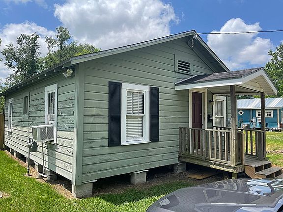 2nd image of 229 1/2 Louie St