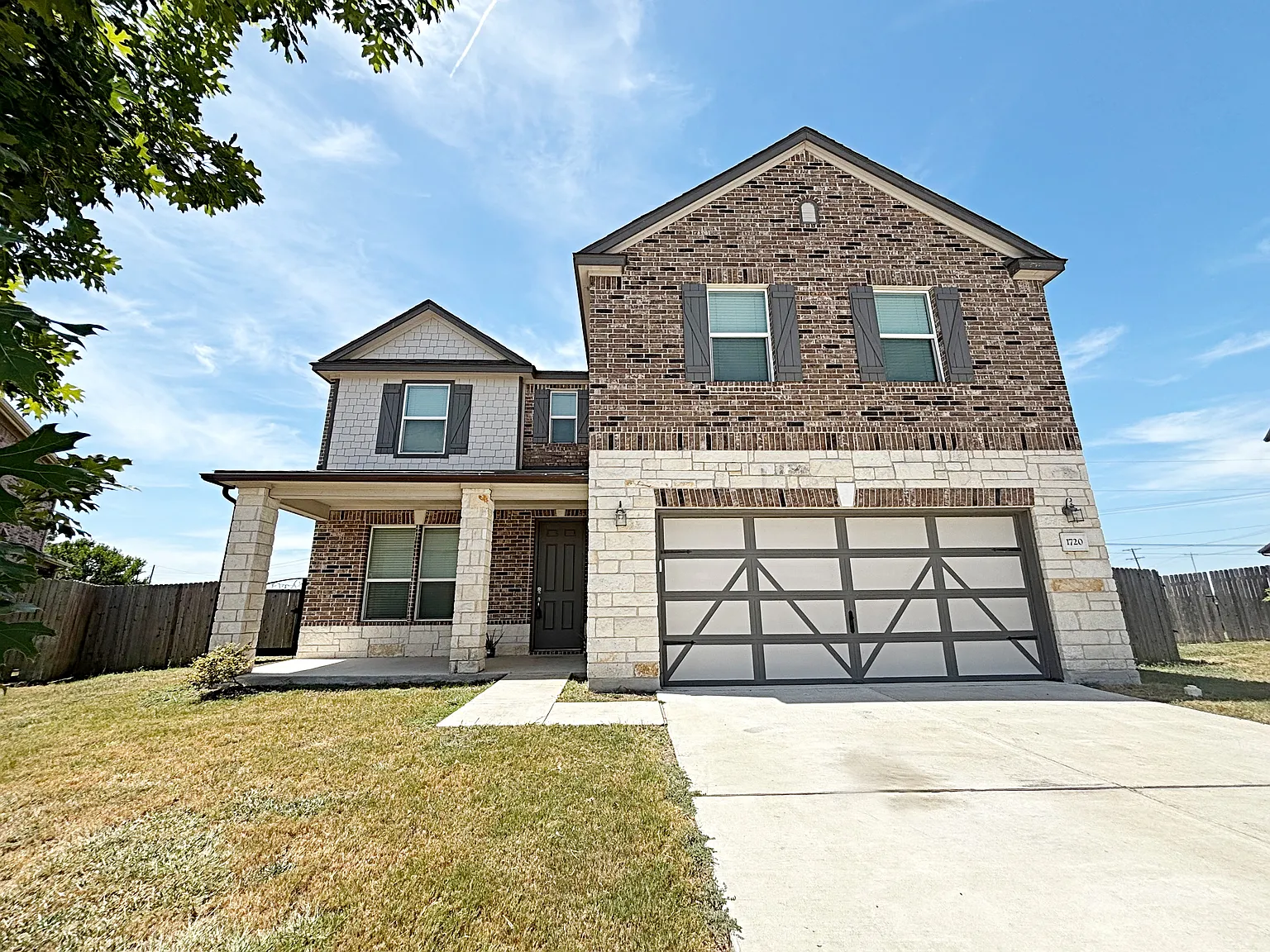 3 bed, 2632 sqft, $2,100 — Photo 1