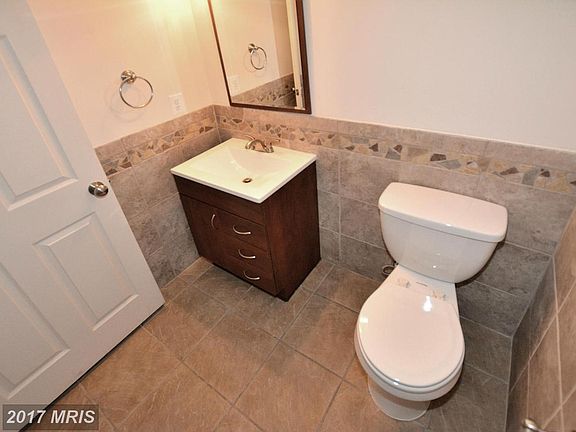 4th image of 910 Powhatan St Unit 102S