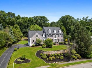 26 Blackthorn Rd, Shrewsbury, MA 01545