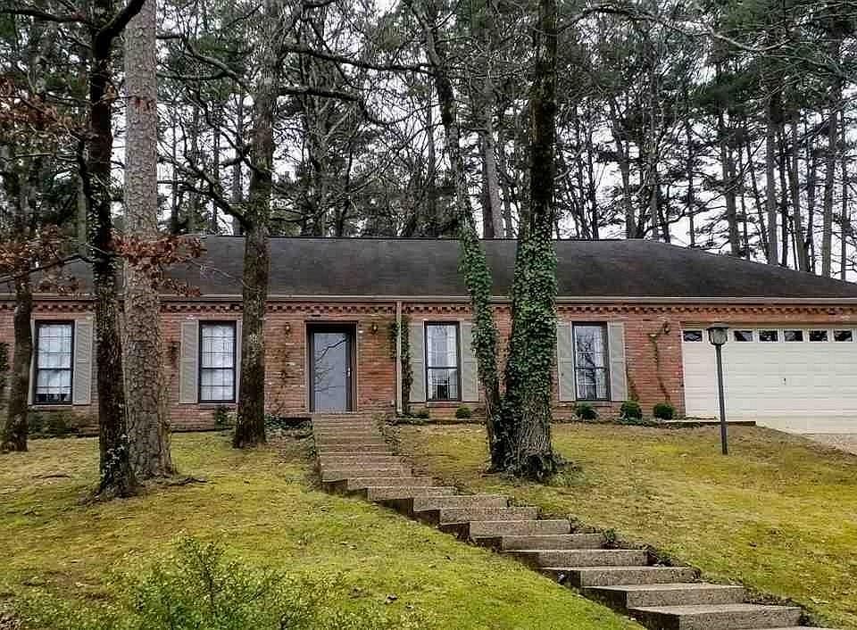 1st image of 15 Heritage Ct