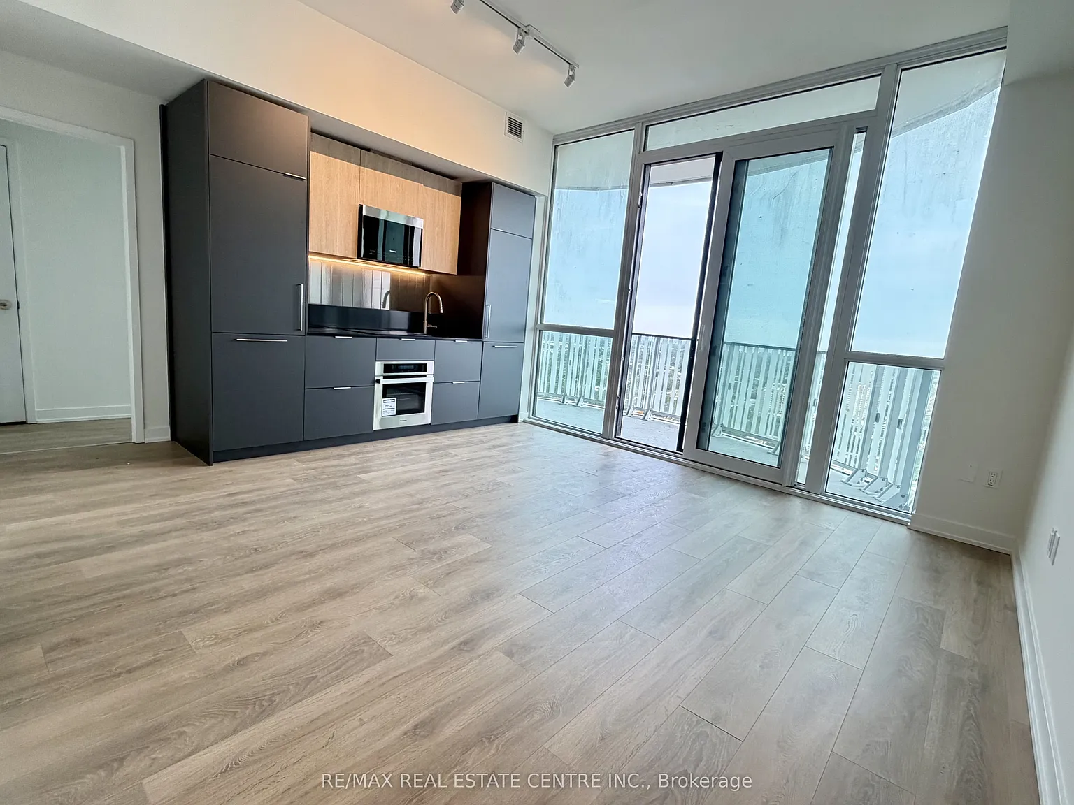 1 Fairview Rd E — Photo 4
