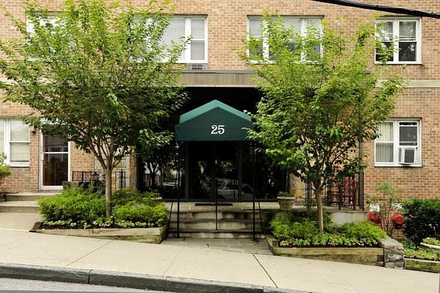 1st image of 25 Franklin Ave APT 1B