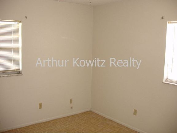 4th image of 932 Kathy St