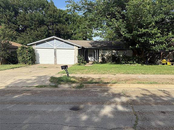 2nd image of 1410 Oakbrook St