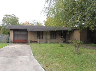 2214 McPherson Dr, Port Lavaca, TX 77979