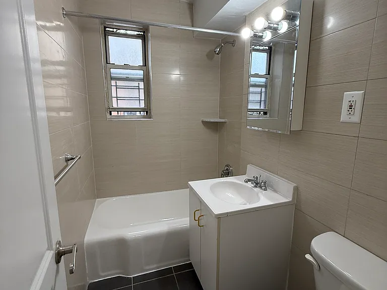 3420 Parsons Blvd #4S — Photo 8