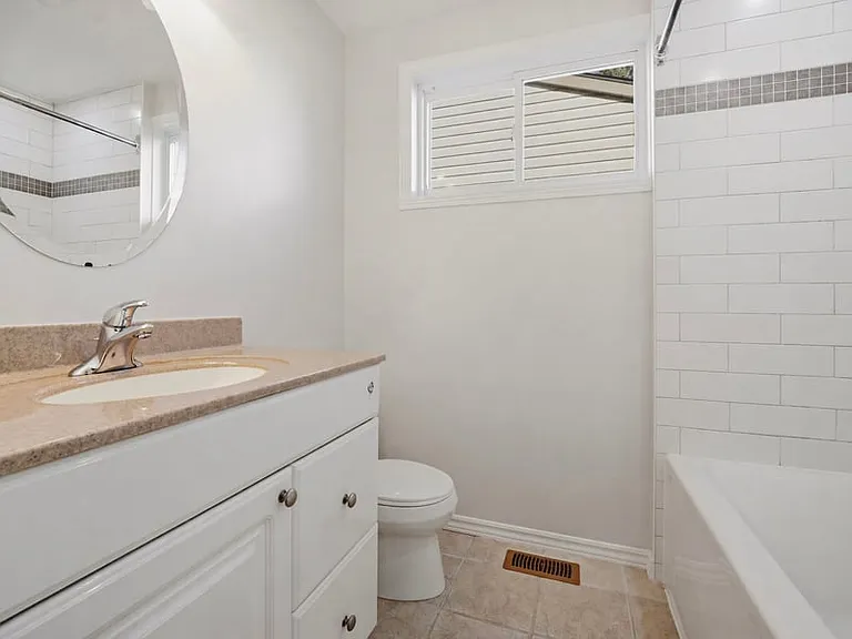 7922 Decarie Dr — Photo 8