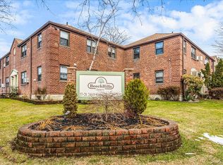 58-33 246th Crescent #C-14 Upper, Douglaston, NY 11362