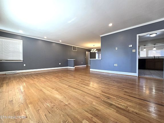 2nd image of 1719 Scenic Dr