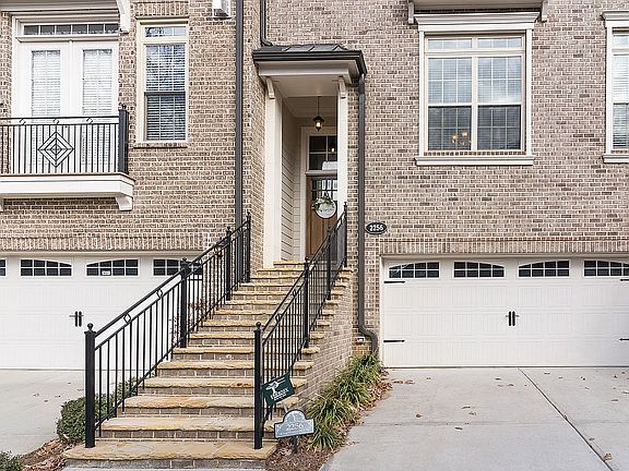4th image of 2256 Royal Vineyard Ln SE