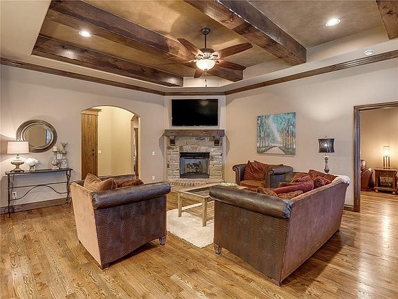 4th image of 2240 W Earl Dr