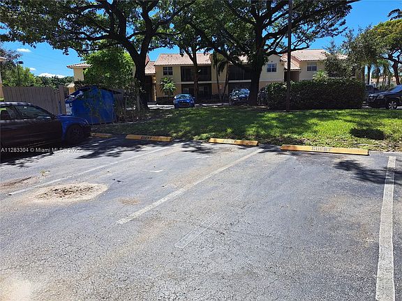 4th image of 1225 SW 46th Ave APT 216