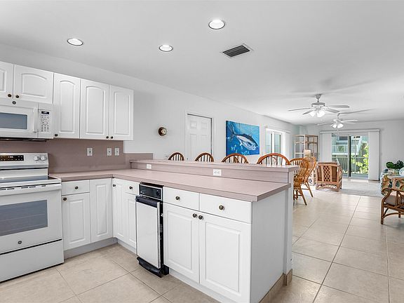 5th image of 249 W Seaview Dr