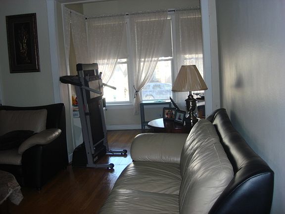 3rd image of 4826 N St Louis Ave