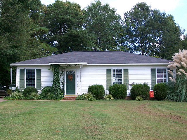 1st image of 2125 Amesbury Dr