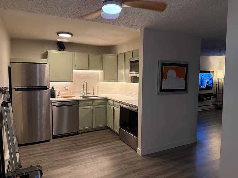 1050 N Lafayette St #401 — Photo 4