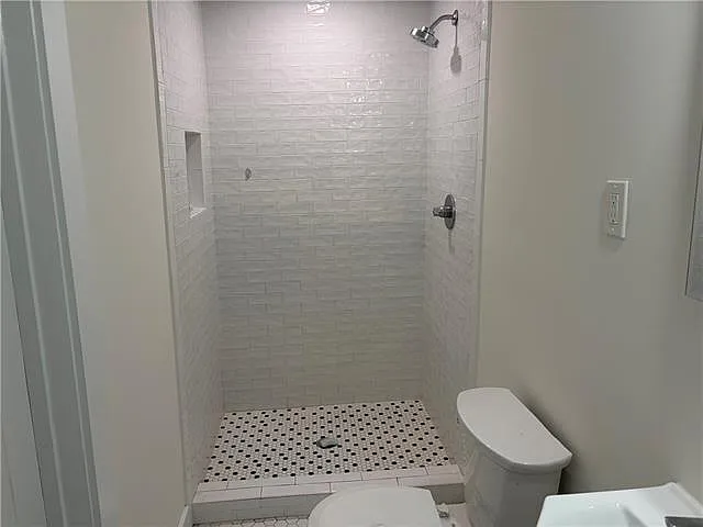 5653 Canal Blvd — Photo 9
