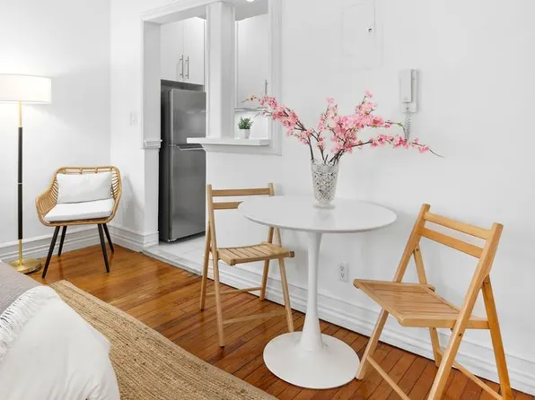 293 Riverside Drive image 4 of 9