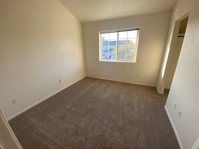 Newly remodeled 3 bedroom Townhouse near Gateway — Photo 7