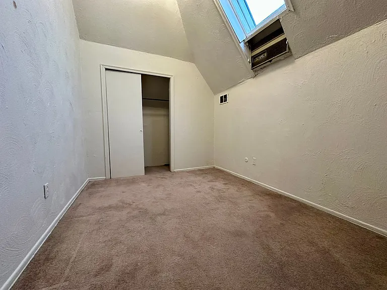 366 S Negley Ave — Photo 18