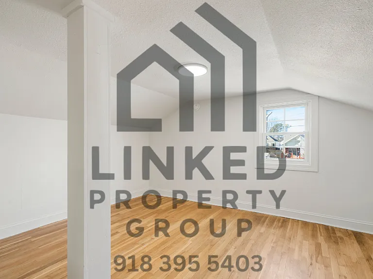 1338 S Florence Ave — Photo 4