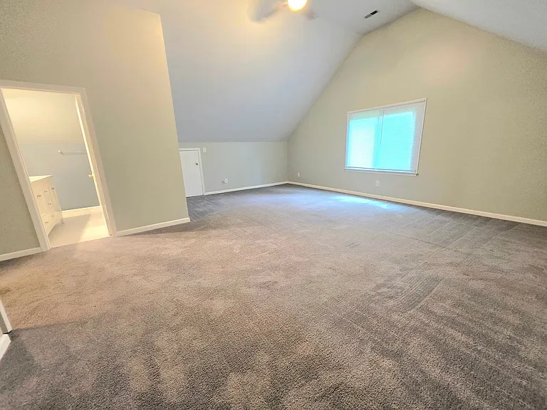 415 Rosewood Ln — Photo 16