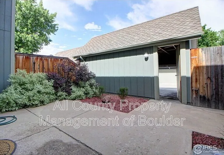 14 Benthaven Pl — Photo 4
