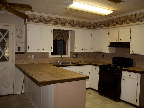 4th image of 1411 Levee Dr