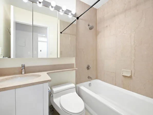 250 East 40th Street image 6 of 12