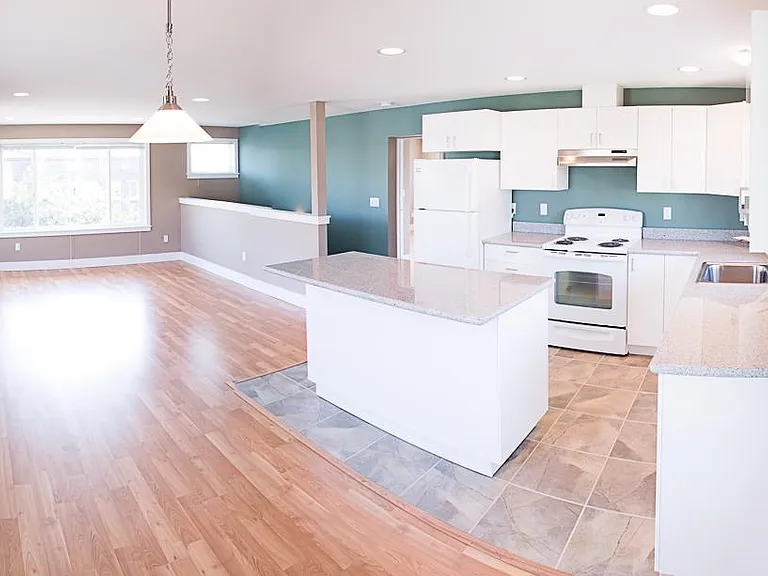 2221 E Thomas St #3 — Photo 3