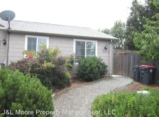 1204 1/2 Woodrow Ln, Medford, OR 97504