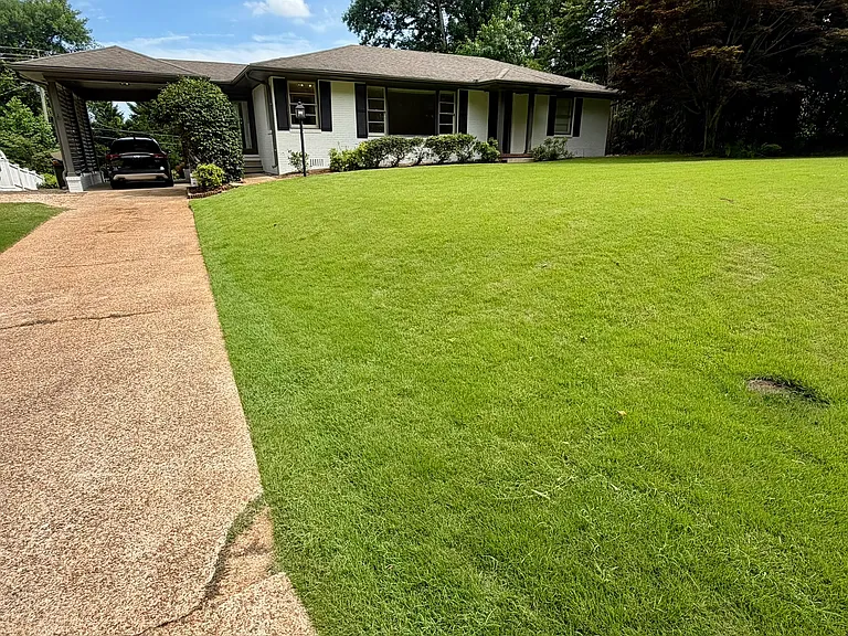 House with carport