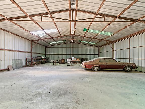 4th image of 3030 Moore Rd