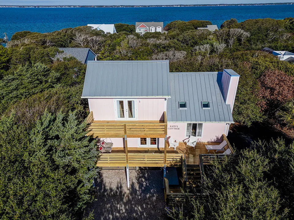 1210 Emerald Dr