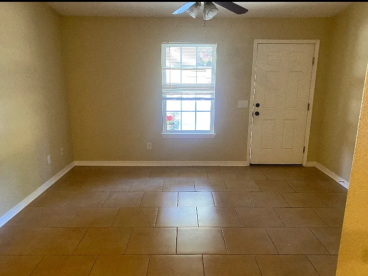 2 bed, 1000 sqft, $1,400 — Photo 4