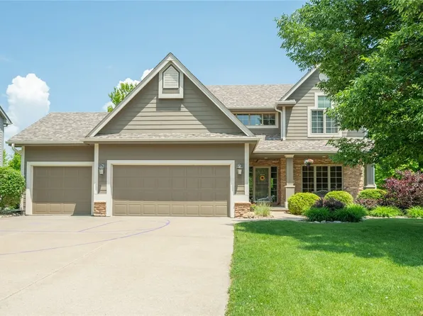 6609 Peckham St, Johnston, IA 50131