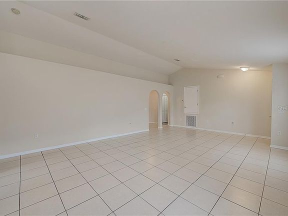 5th image of 904 Brenton Leaf Dr