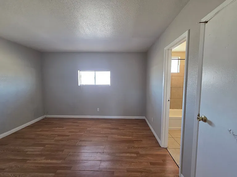 237 W Chicago Ave — Photo 6